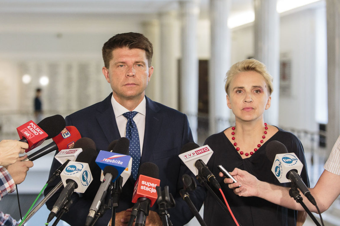 Nowoczesna oczekuje wyjaśnień od ministra Błaszczaka ws. zajść podczas uroczystości pogrzebowych „Inki” i „Zagończyka”