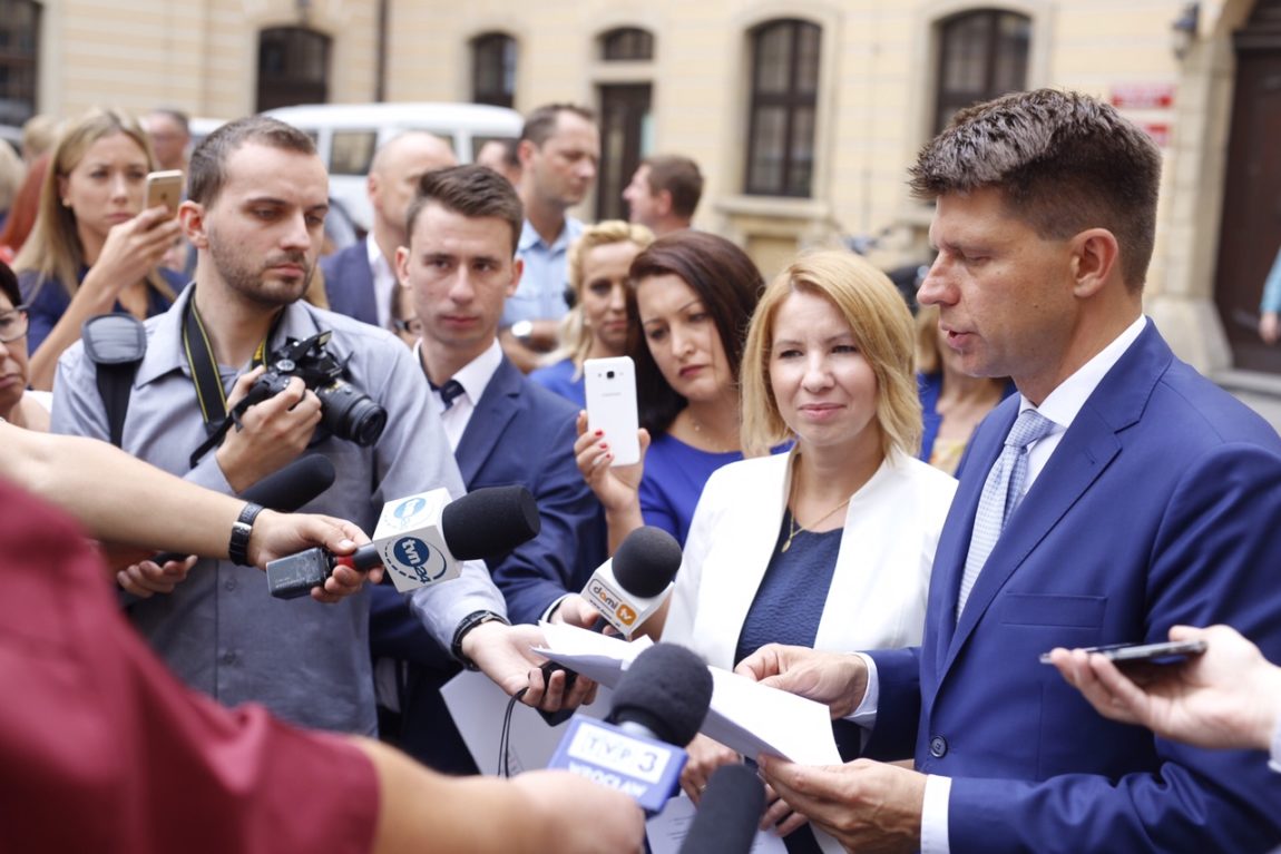 Ryszard Petru w Legnicy, Nowej Soli i Głogowie. Na legnickim rynku lider Nowoczesnej wskazał, kim są „Misiewicze” w KGHM