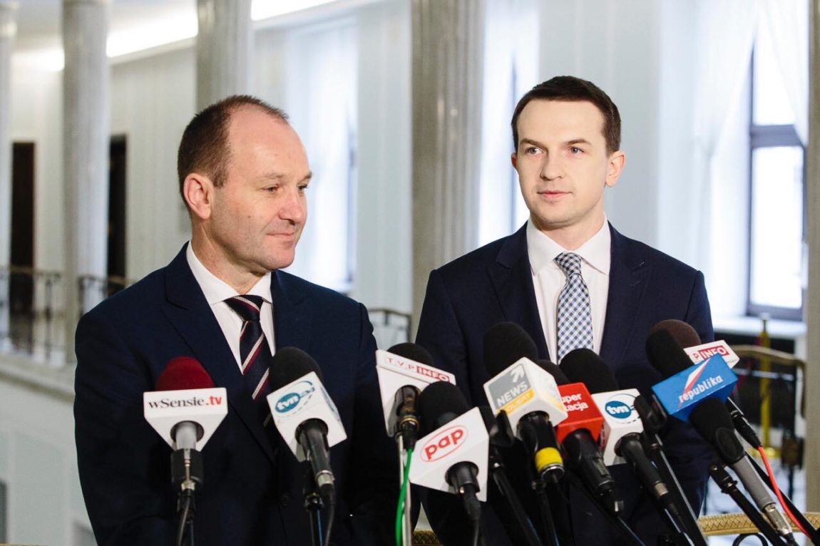 Adam Szłapka i Marek Sowa: To, co robi Antoni Macierewicz w wojsku, to jest bolszewicka czystka!