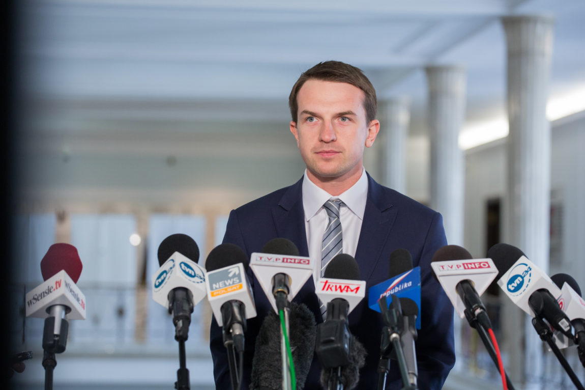Ustawa PiS o służbie zagranicznej – komentarz Adama Szłapki