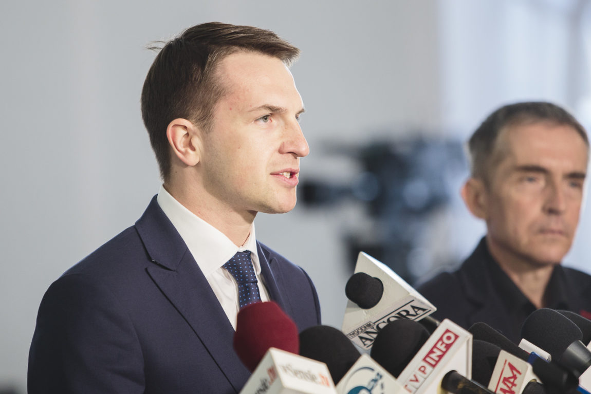Adam Szłapka: Premier Morawiecki łasi się do Orbana.