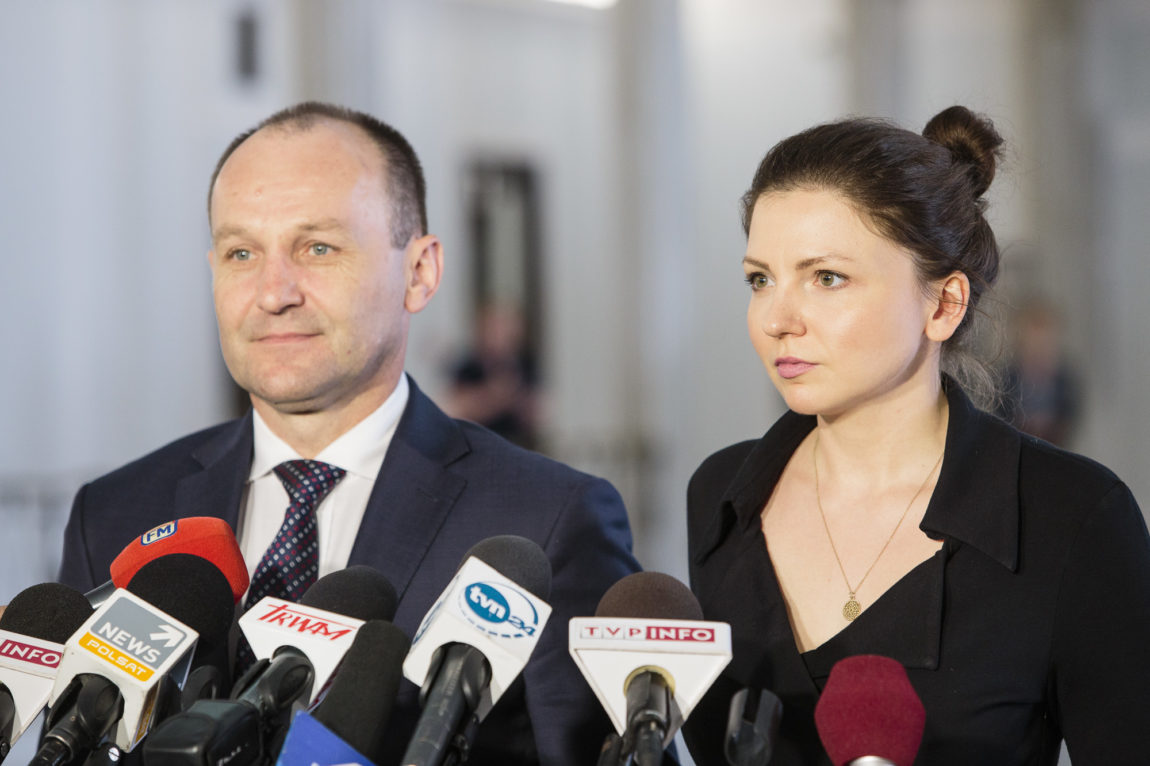 Premier Szydło przed Komisję Etyki za naganne słowa o uchodźcach
