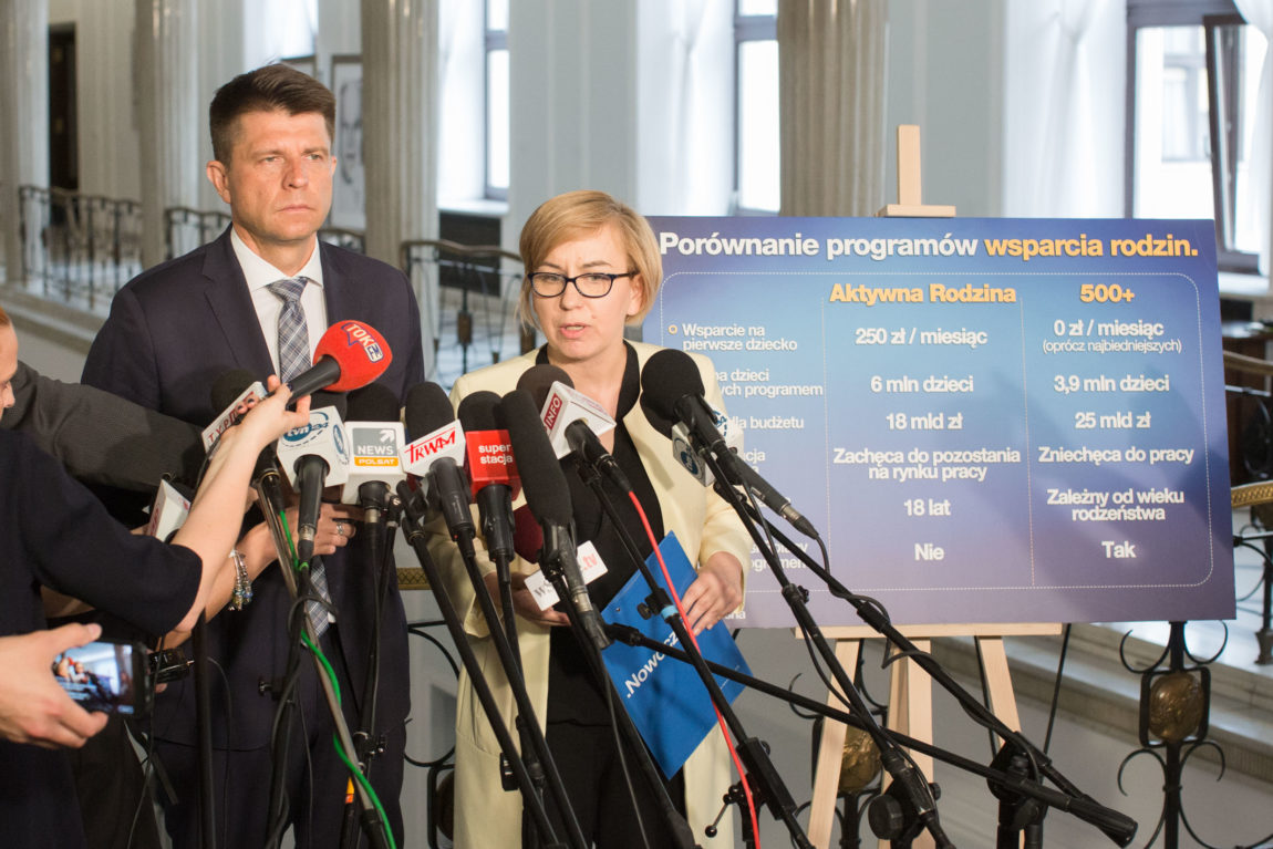 Rząd poprawia 500 plus. Nowoczesna: To za mało, program trzeba zmienić