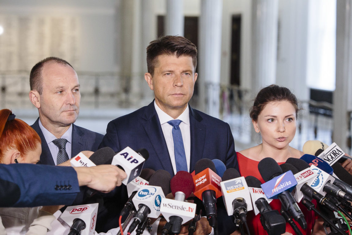 Komisja dała Polsce miesiąc na uporządkowanie spraw związanych z sądownictwem