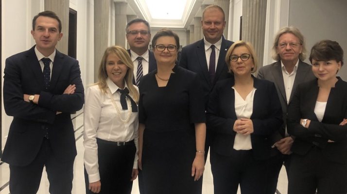Posłanki i posłowie Nowoczesnej na inauguracji Sejmu IX kadencji.